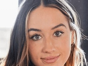 Chloe Gottschalk Net Worth: Rising Star's Wealth Story